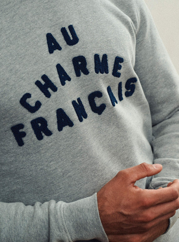 Pull au charme francais sale